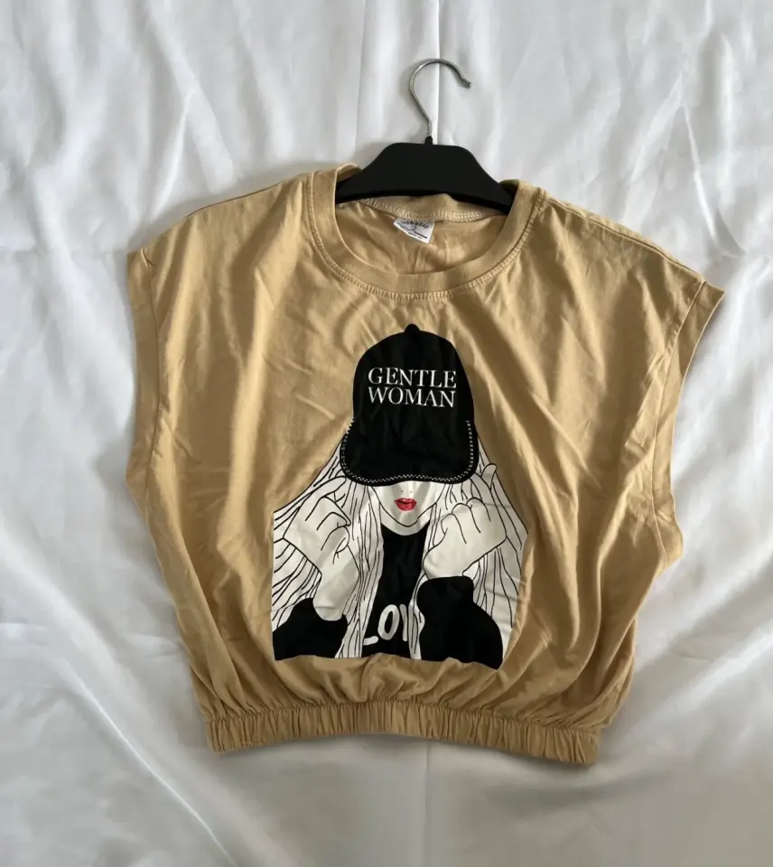 Gentle Woman Graphic Print Crop Top