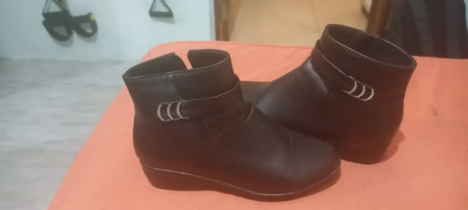 Bottines noires pour femmes avec boucle décorative