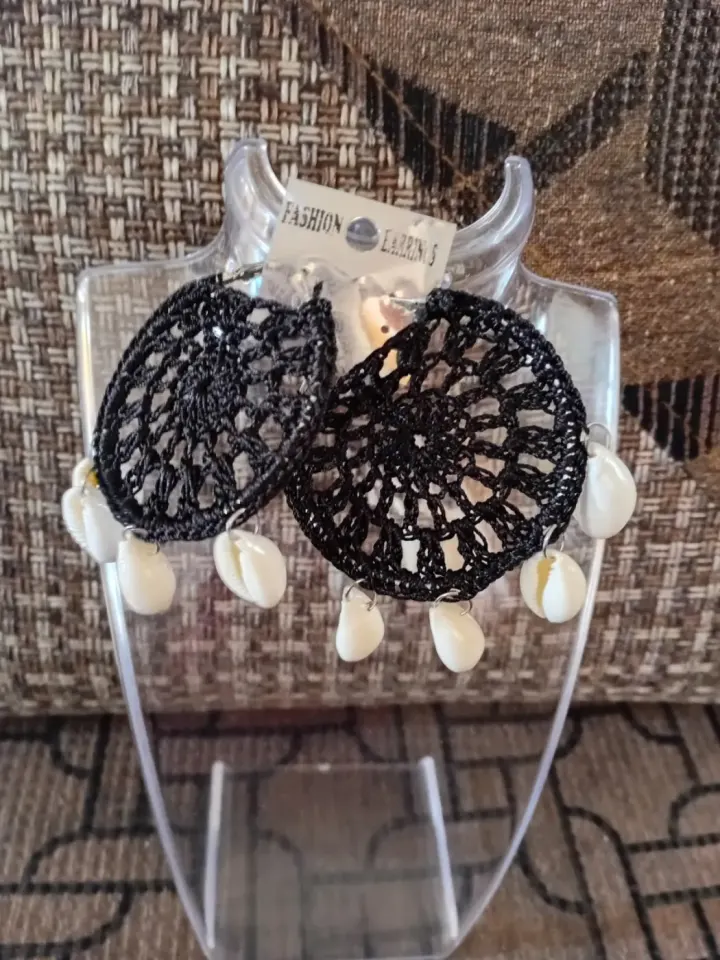 Boucles d'oreilles faites main en crochet et coquillages cauris