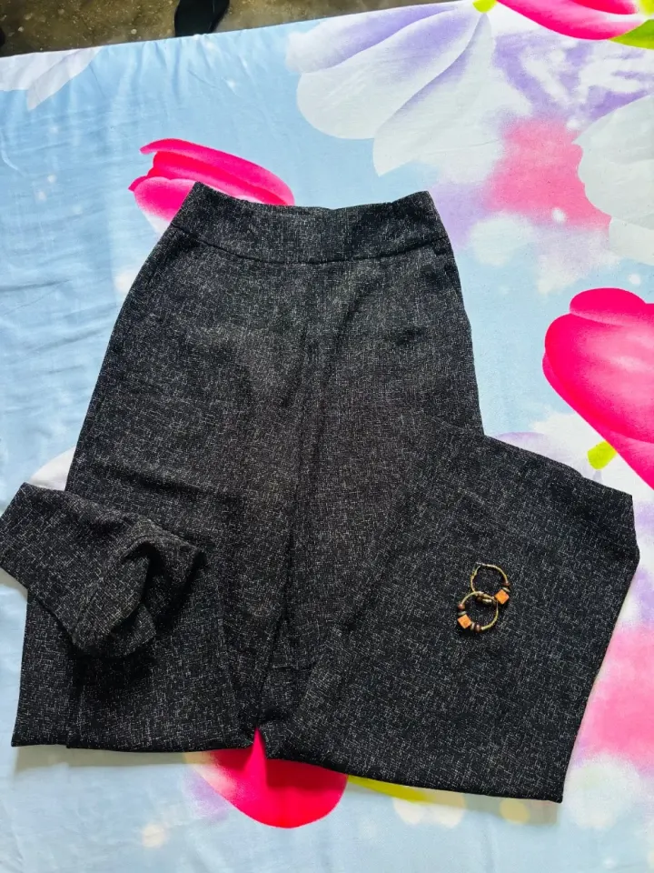Pantalon large gris chiné avec boucles d'oreilles