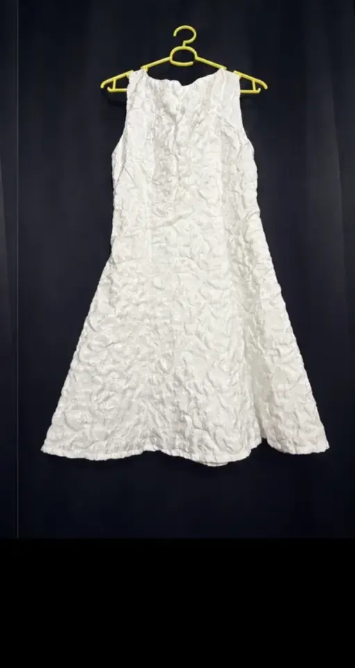 White sleeveless dress for women