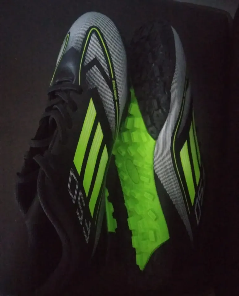 Nouvelles chaussures de football + ballon de football