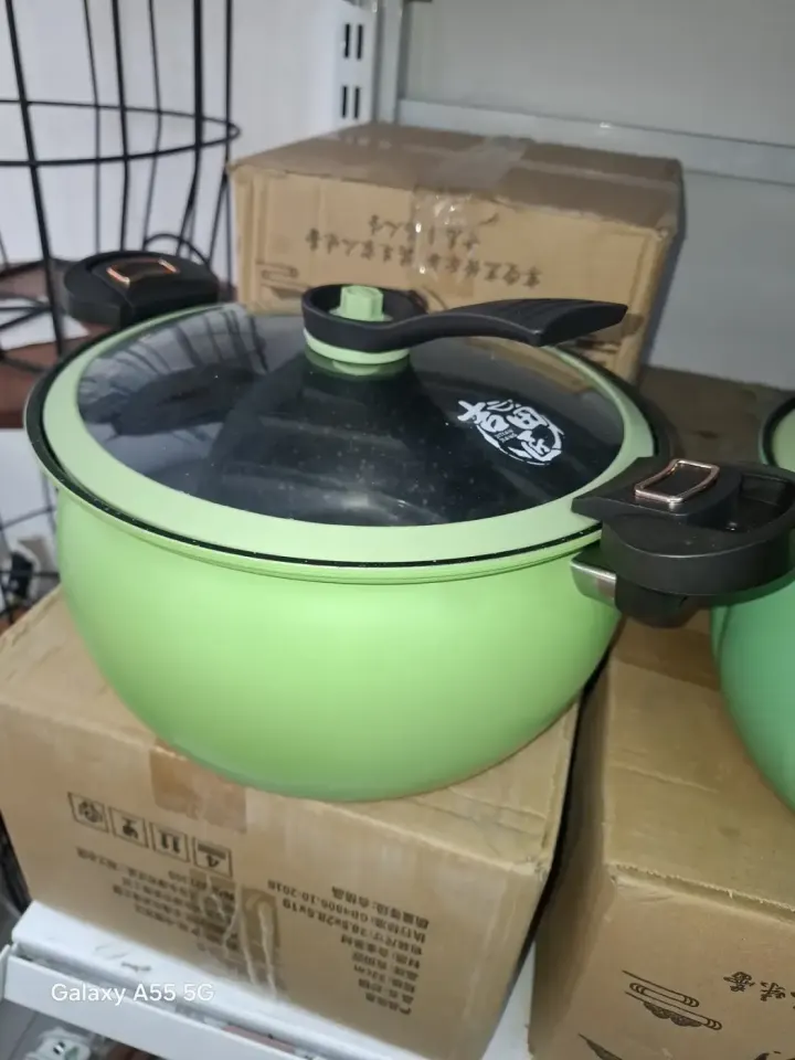 Marmite de cuisine verte avec couvercle