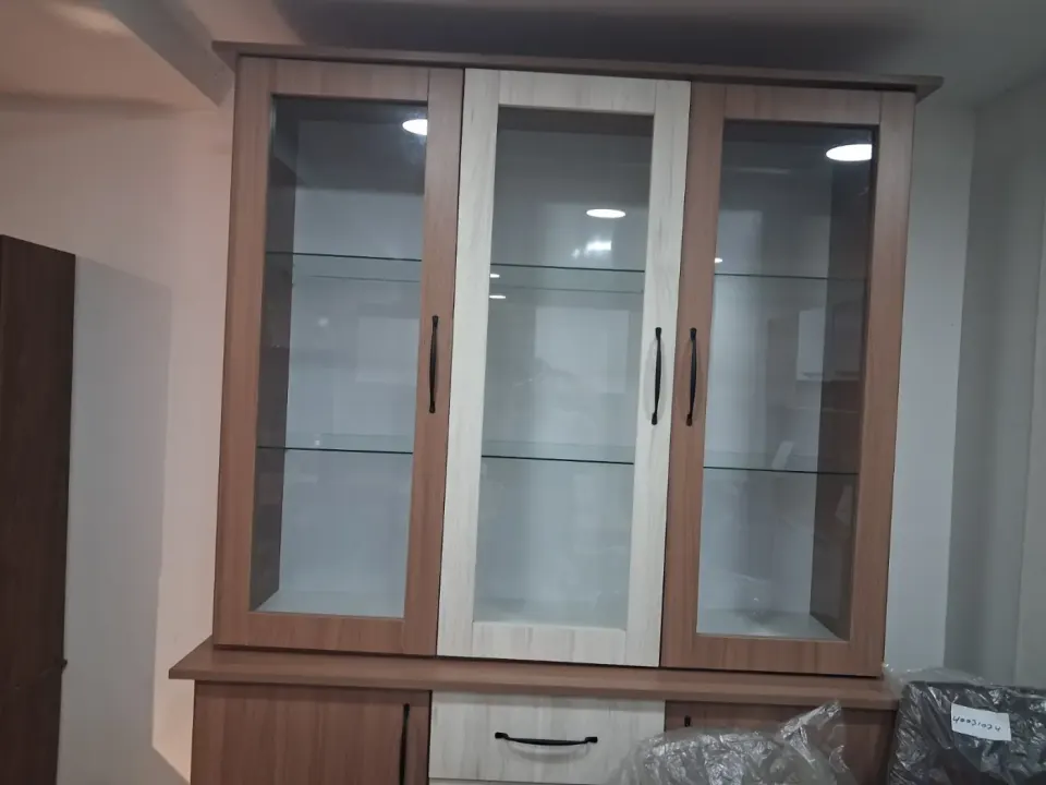 Vitrine Modern avek Port Verre