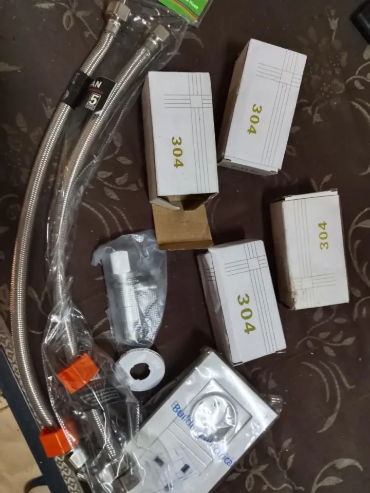 Tuyau flexible et autres accessoires de plomberie