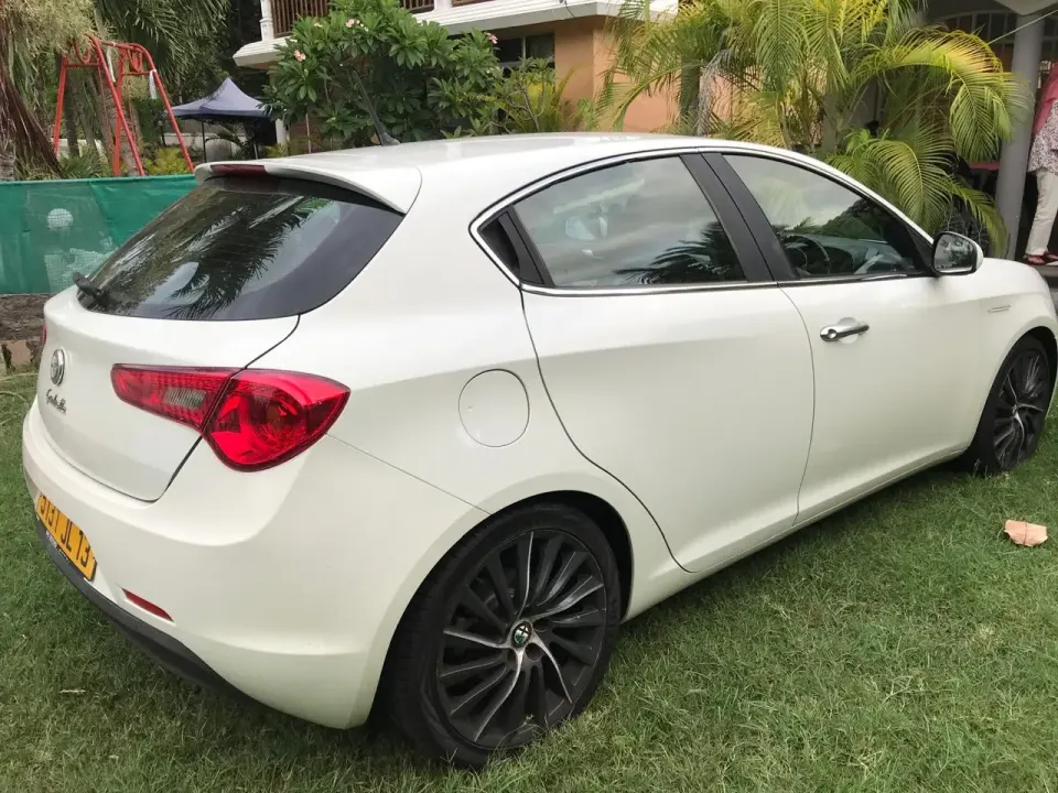 Alfa Romeo Giulietta Blanche