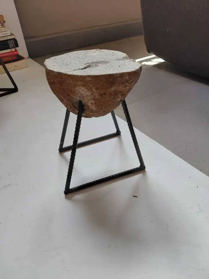 Table d'appoint / Tabouret unique en béton et fer à béton