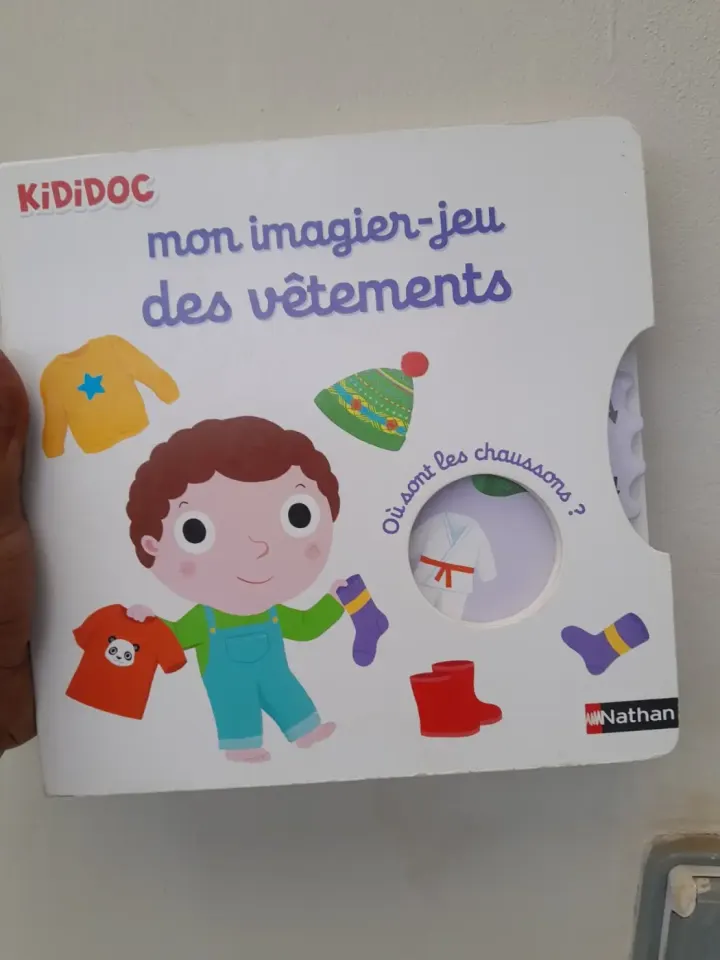 Livre KIDIDOC Mon Imagier-Jeu des Vêtements