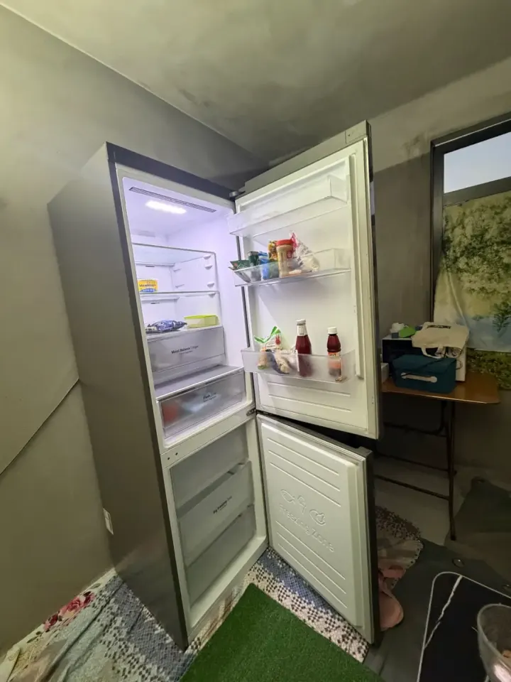 Frigo Modenn avek Konzelater an Ba