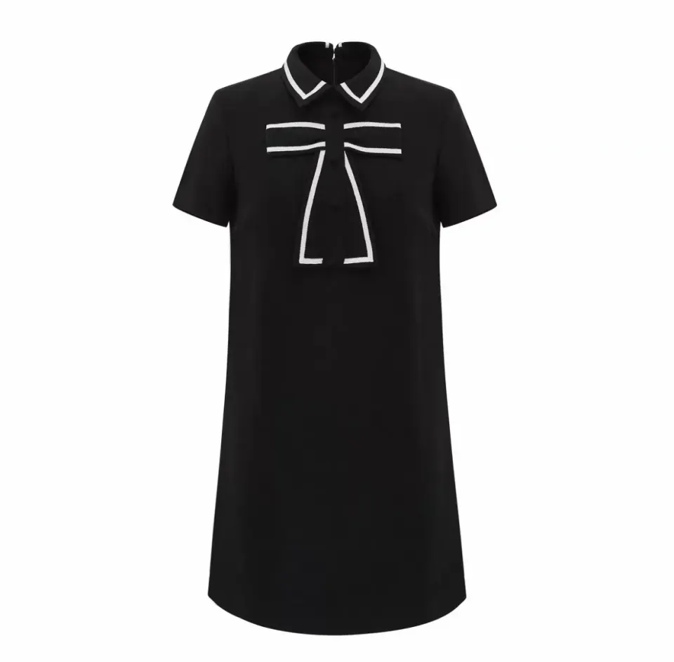 Robe Noire avec Col Blanc et Détail Nœud