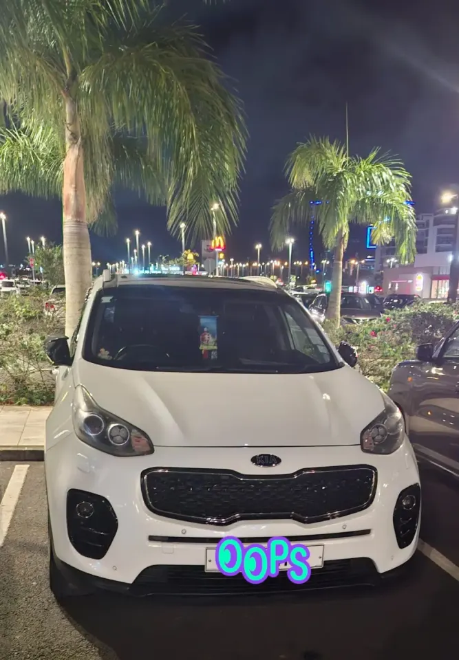 White Kia Sportage SUV