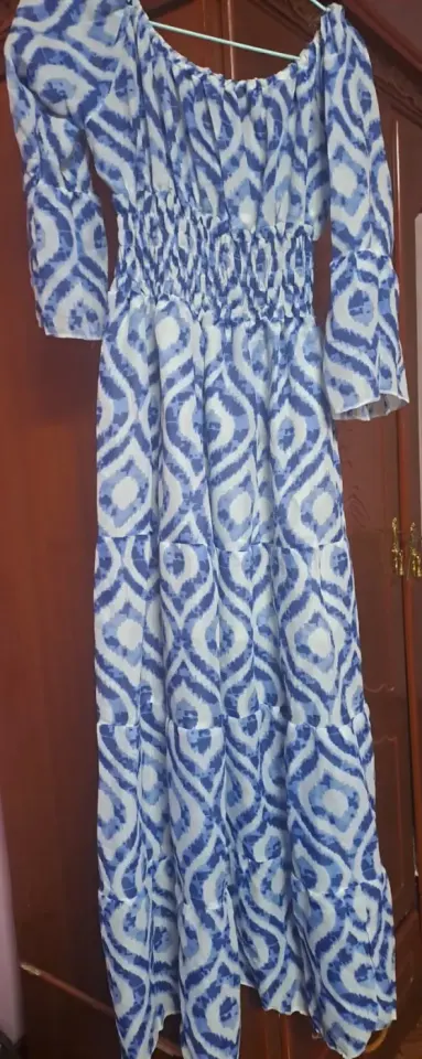 Robe longue à motifs bleus et blancs, épaules dénudées