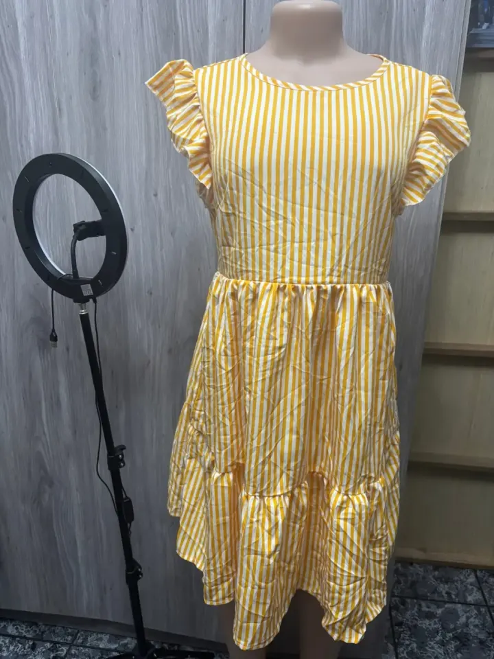 Robe à Rayures Jaunes et Blanches avec Manches à Volants