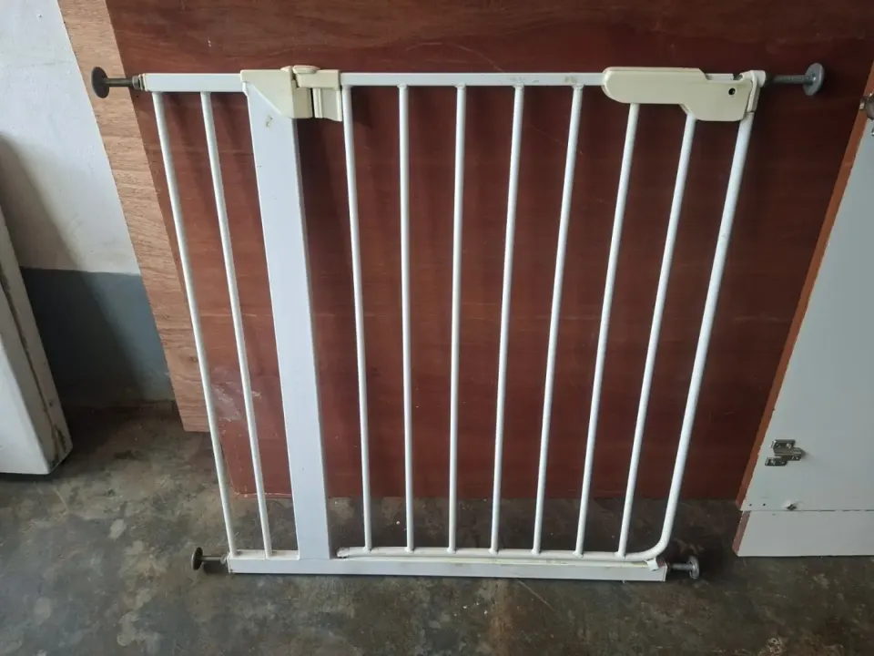 Adjustable White Baby Safety Gate