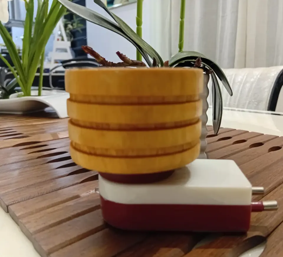 Essential Oil/ camphor Diffuser with RCA Output