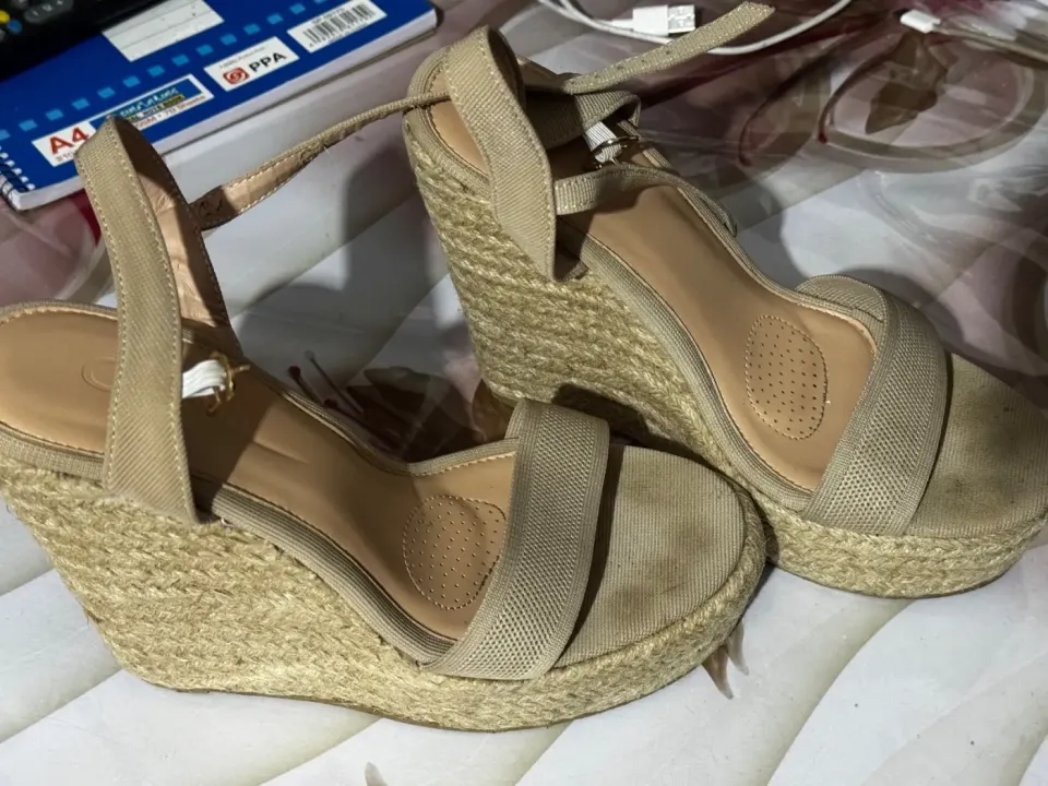 Sandales compensées espadrille beiges