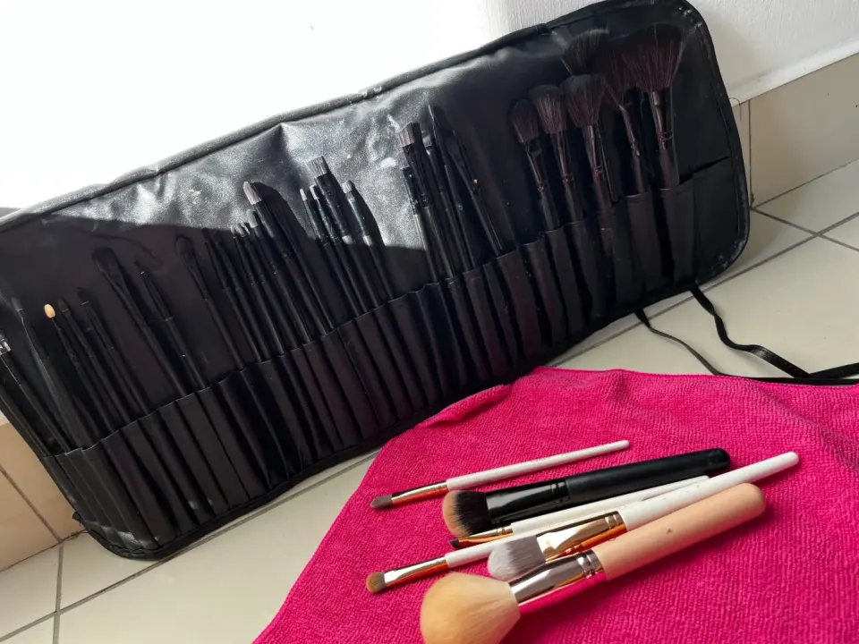 Makeup Brush Set with Case + 2 eyeshadows– Pastel & Golden Rose