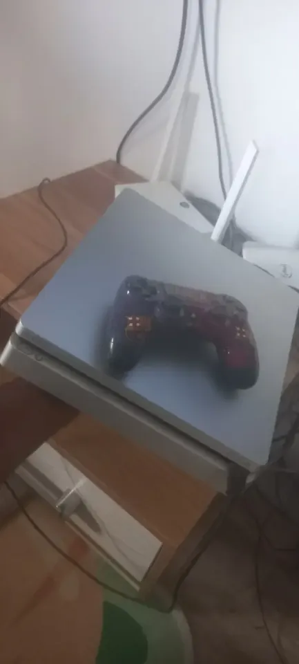 Console Sony PlayStation 4 Slim avec Manette