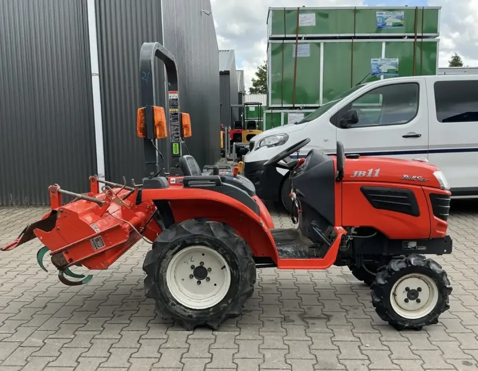 Ti Traktor Kubota JB11 avek Rotavator