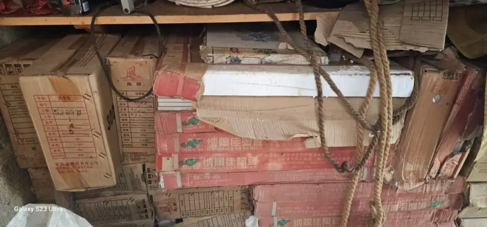 Carreaux de Céramique Assortis en Boîtes