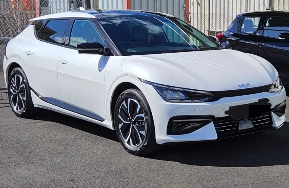 White Kia EV6 AWD LONG RANGE GT LINE Electric Car