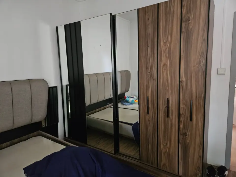 Armoire Moderne avec Portes Miroir