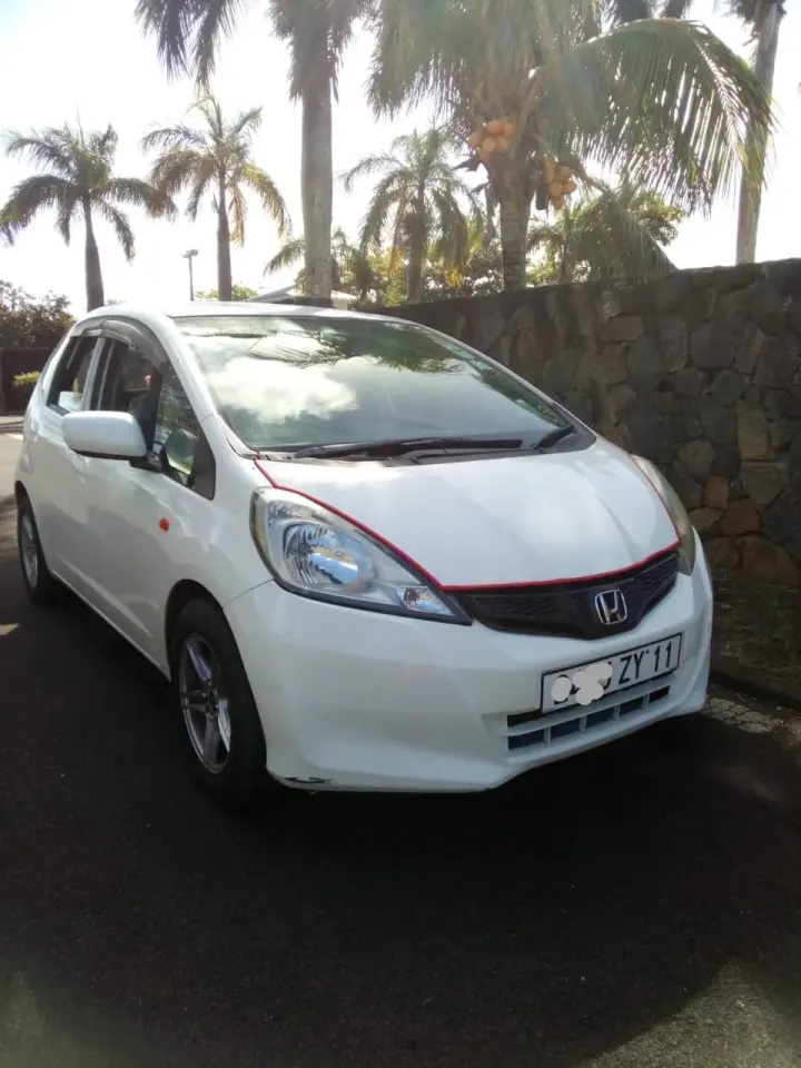 White Honda Fit