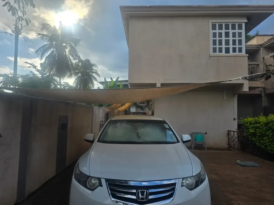 Loto Honda Accord Blan