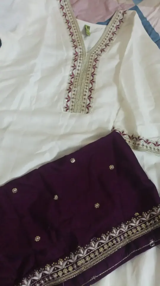 Robe Indien Blan ek Violé Brodé