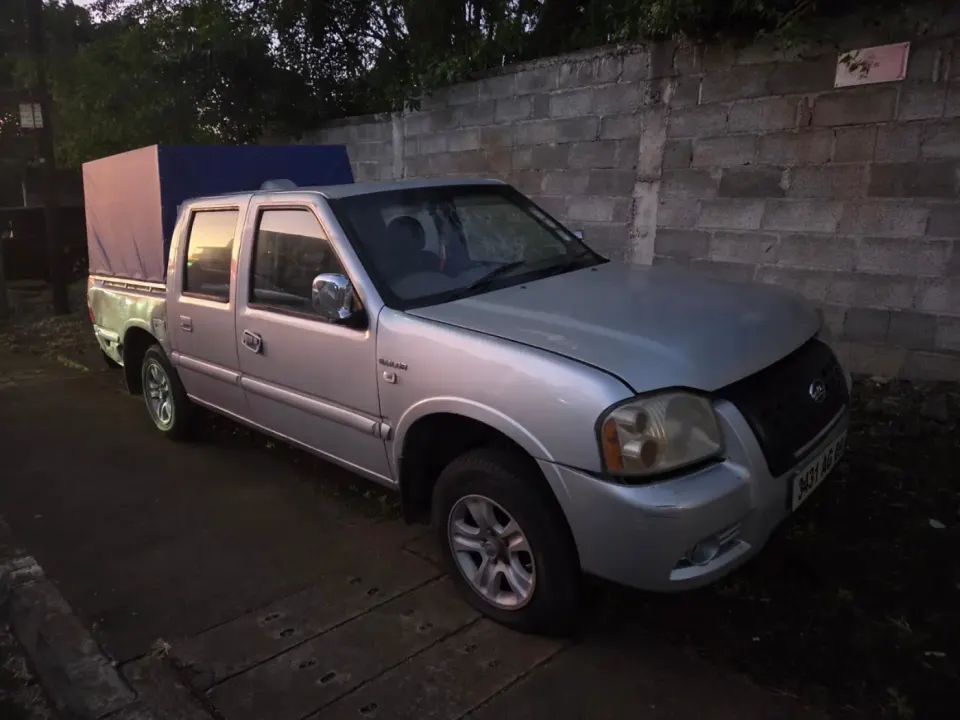 Pick-up Argent avec Bâche