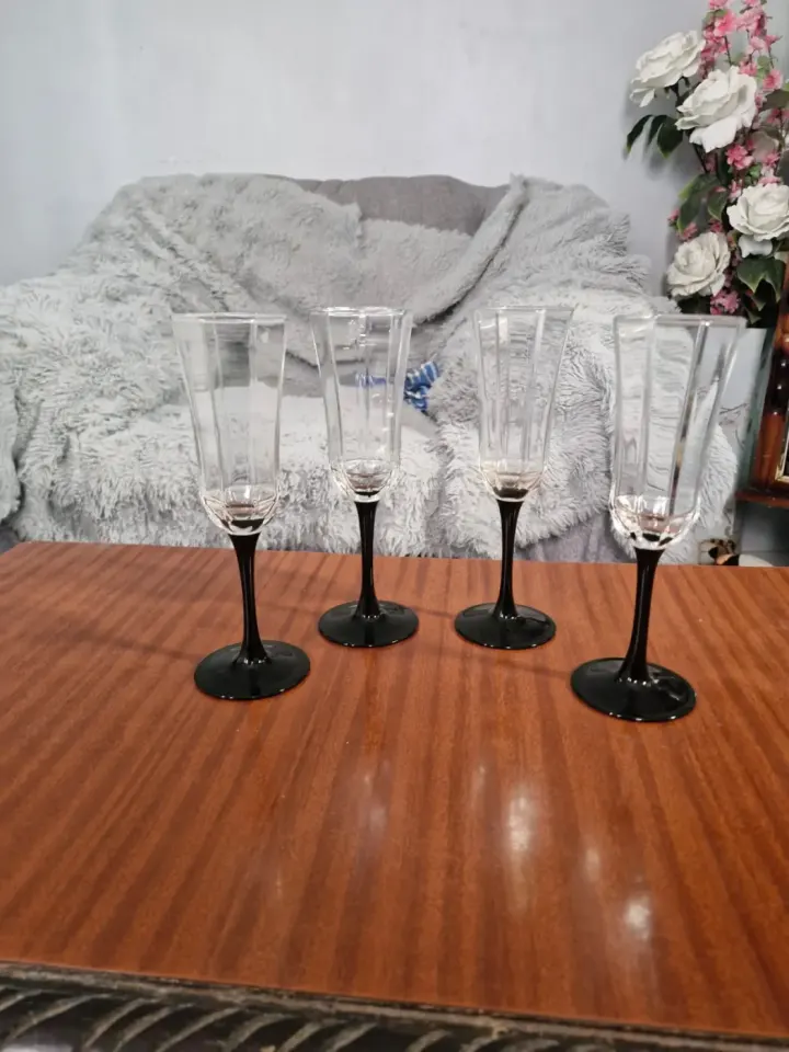 Lot de 4 flûtes à champagne avec pieds noirs