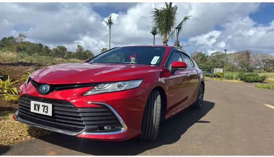 Toyota Camry Hybride Berline Rouge