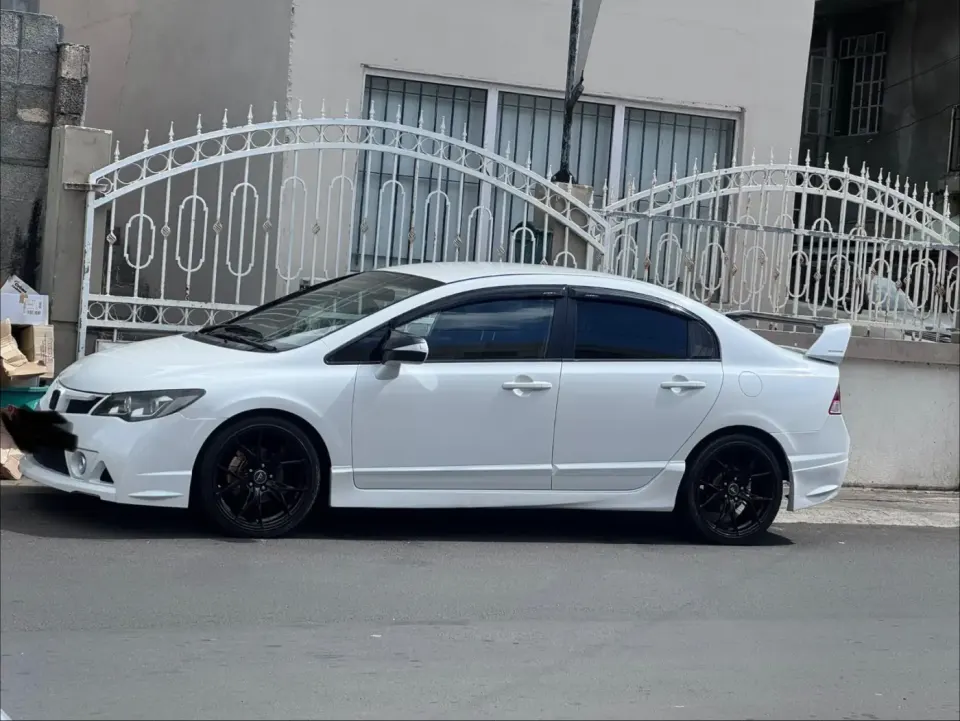 Honda Civic blan modifye