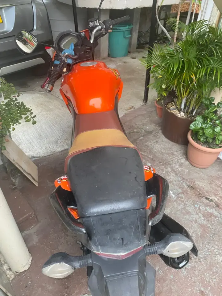 Motos Oranz ek Nwar