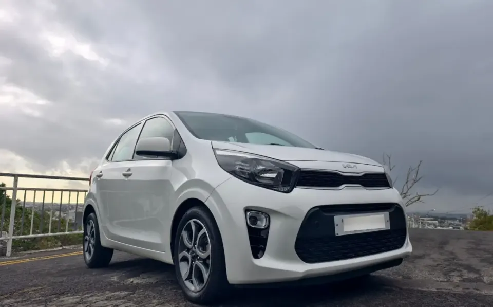 White Kia Picanto