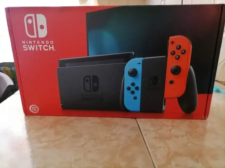Nintendo Switch Neon V2 + PAIRE DE Joy-Cons SUPPLÉMENTAIRE