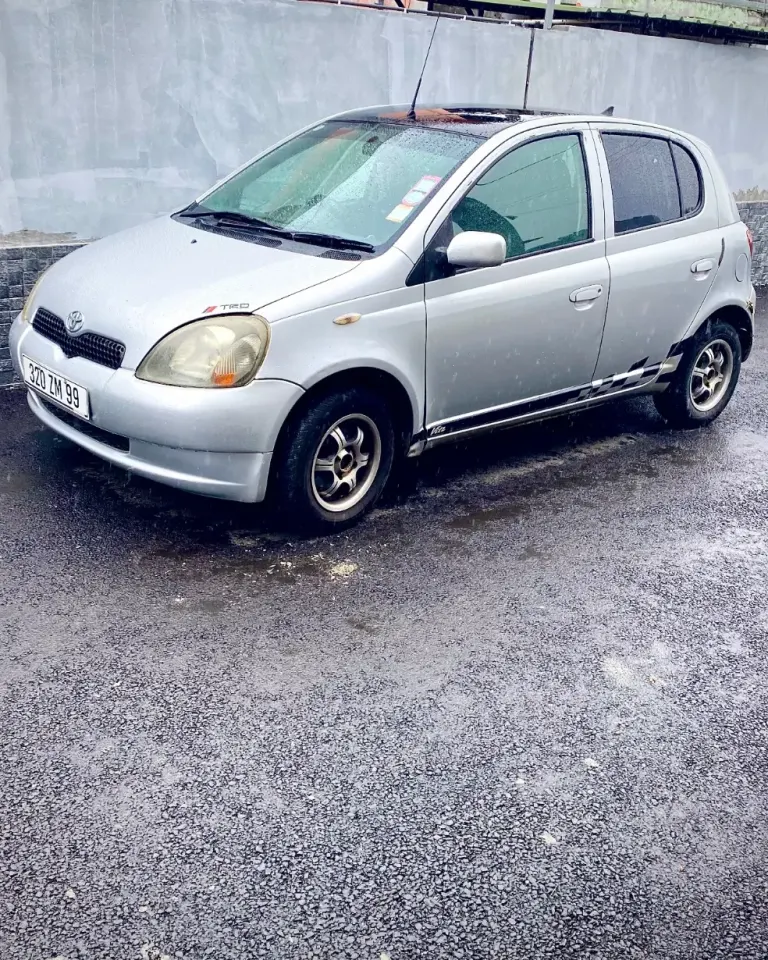 Toyota Vitz manuel 990cc year 99