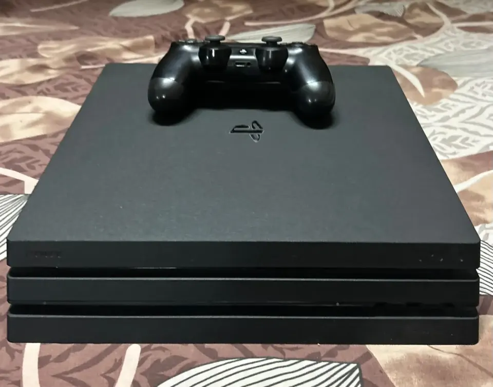 Console Sony PlayStation 4 Pro avec Manette
