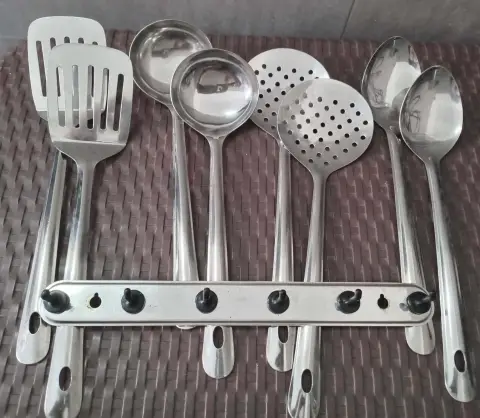 Stainless steel utensil set