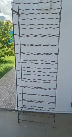 Metal bottle rack