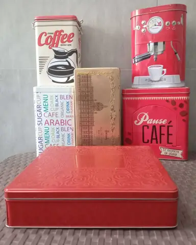 Lot of metal tins