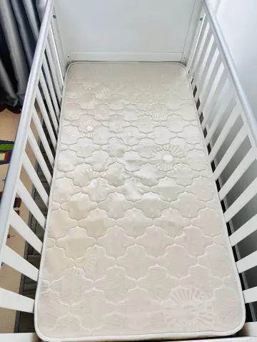 Lit bébé d'occasion à vendre !