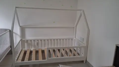 Kids' cabin bed