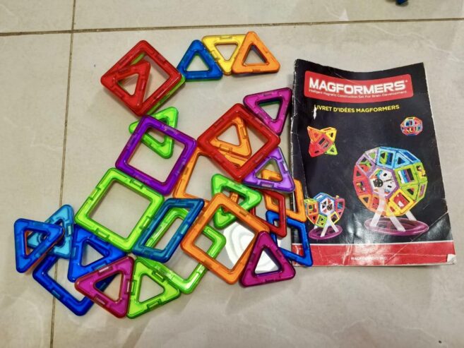 Jeu de construction magnétique (MAGFORMERS)