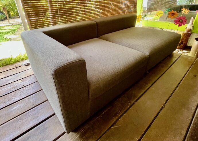 Canapé 4 Places Modulable en Tissu Gris / 4-Seater Modular Sofa in Grey Fabric