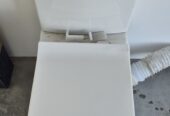 Toilette blanche de la marque DURA / White Toilet DURA