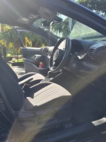 Toyota Yaris 2021 (practically new)