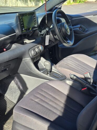 Toyota Yaris 2021 (practically new)