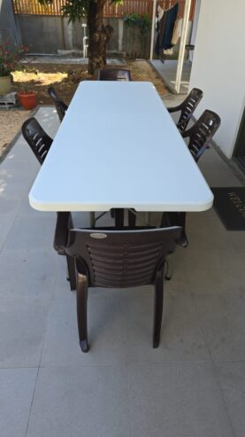 High Quality Foldable Plastic table and 6 chairs (as new)