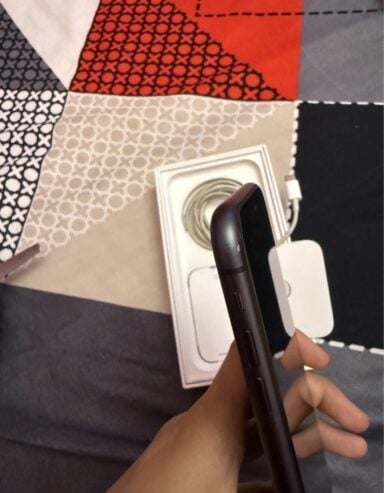 iPhone 11 – Black